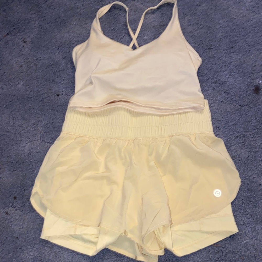 *SOLD* Yellow Gilly Hicks workout set